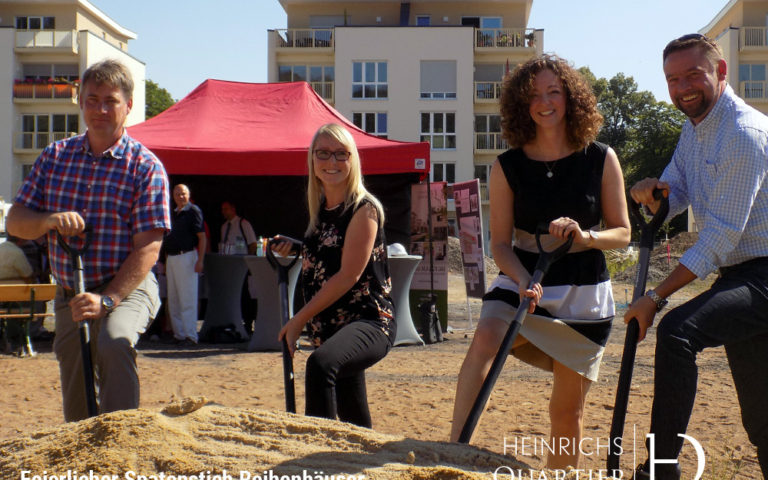 Spatenstich für den Bauabschnitt Reihenhäuser im HeinrichsQuartier