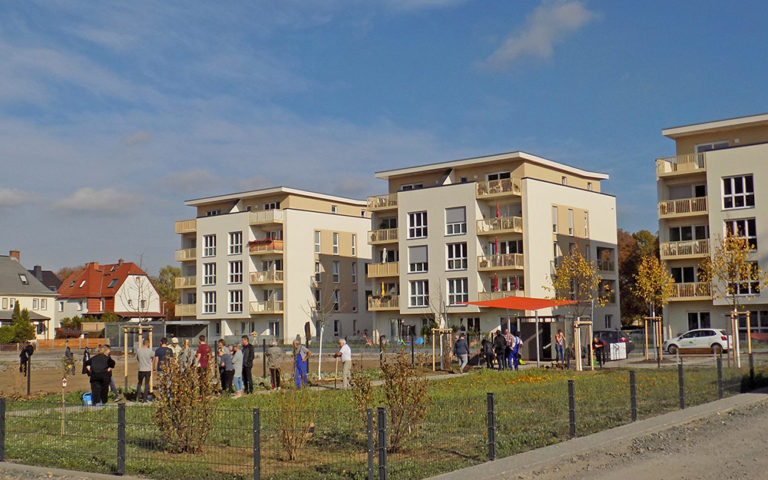 Erste Pflanzaktion im Gemeinschaftsgarten